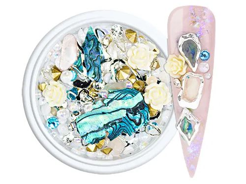 NailArt Mix mit Perlen, Strass etc.